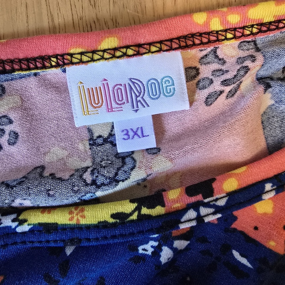 LuLaRoe Women's 3XL Top NWT Abstract Floral Geometric Print High-Low Hem - Picture 4 of 6
